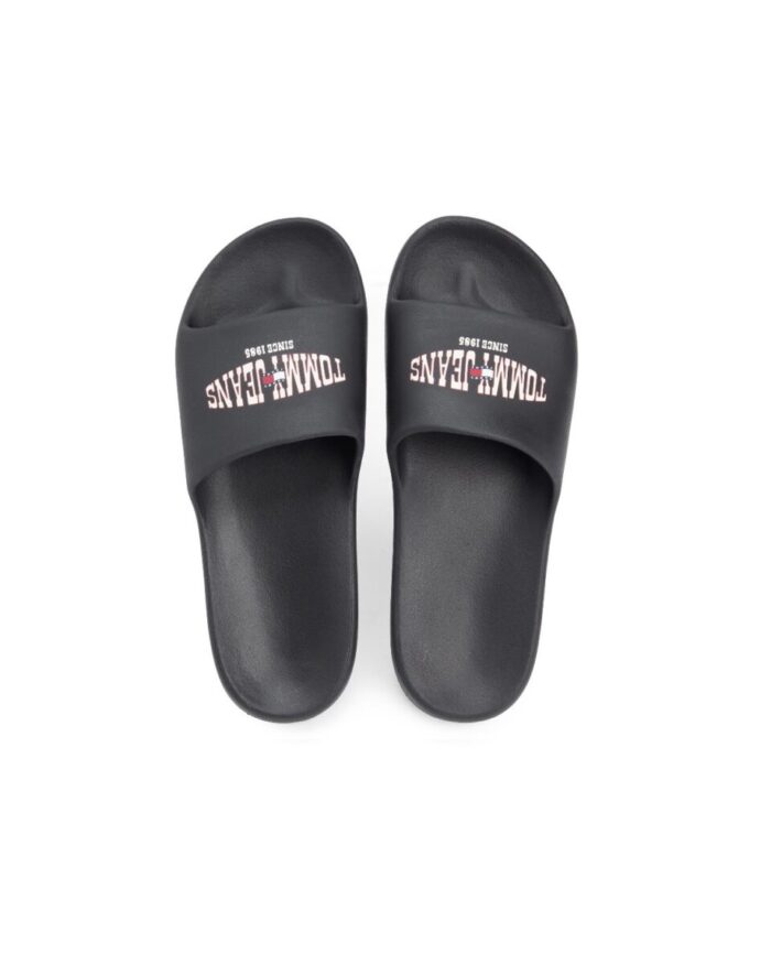 9524b5cb-06c0-4ac9-ba39-9da40580e17a Tommy Jeans