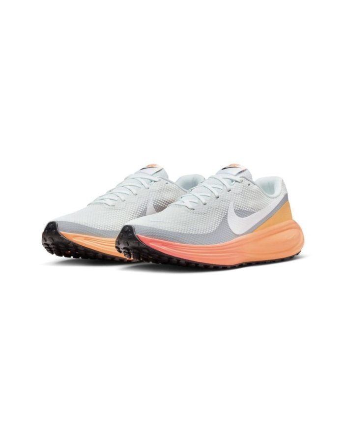 Nike Revolution 8