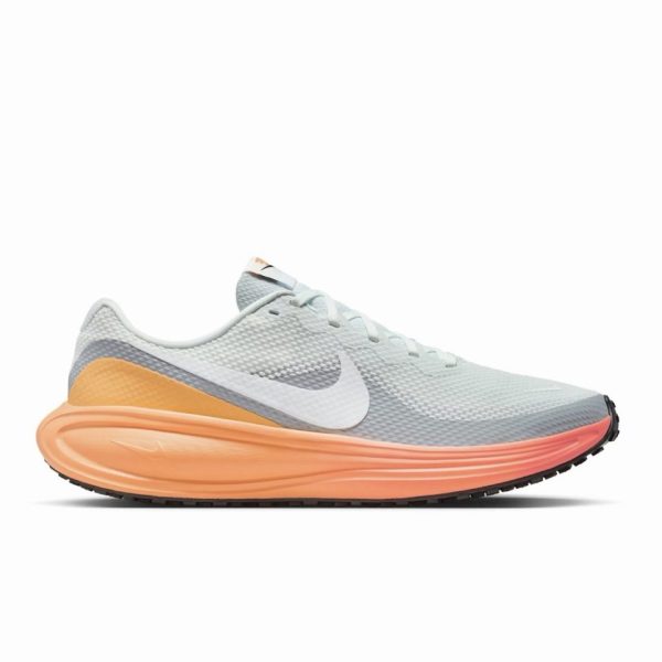 Nike Revolution 8