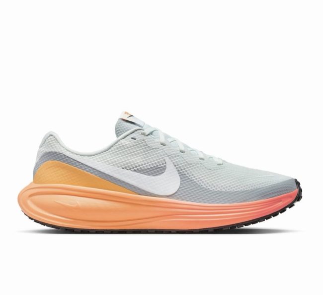 Nike Revolution 8