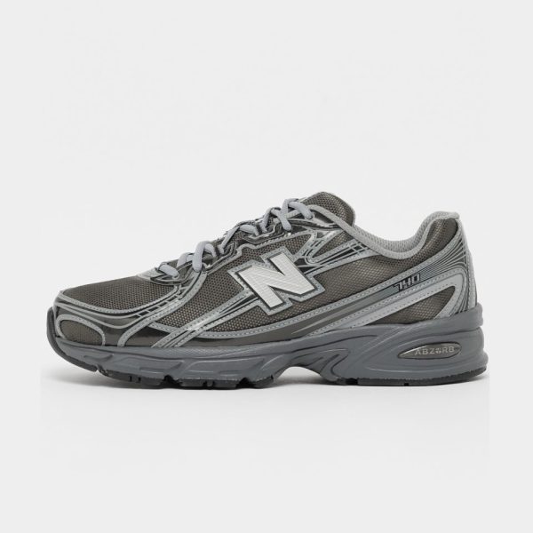 New Balance 740