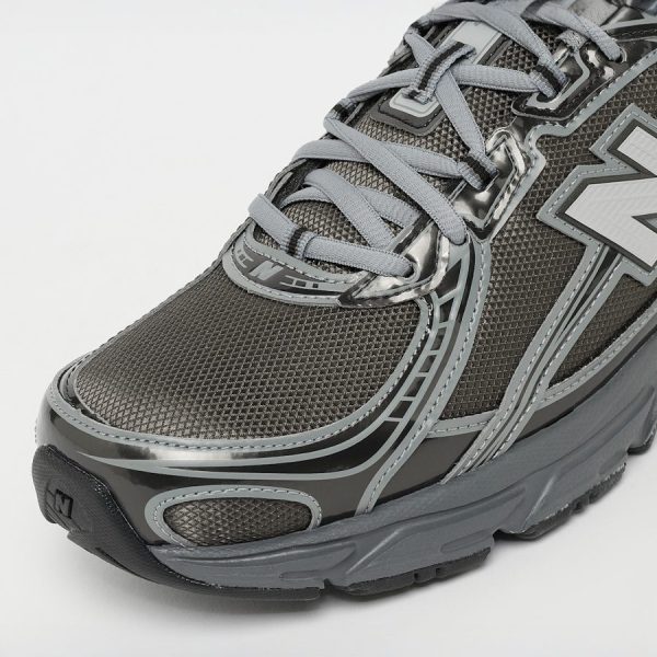 New Balance 740