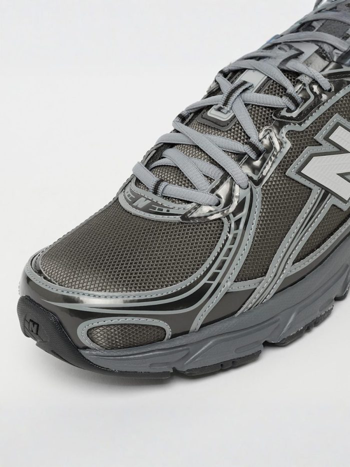 New Balance 740