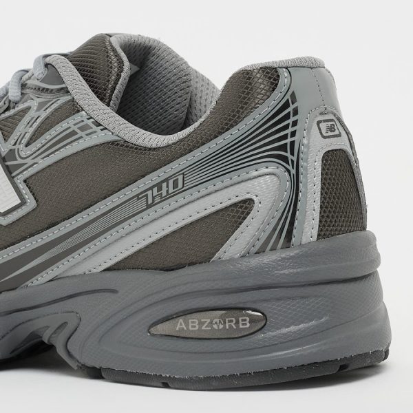 New Balance 740