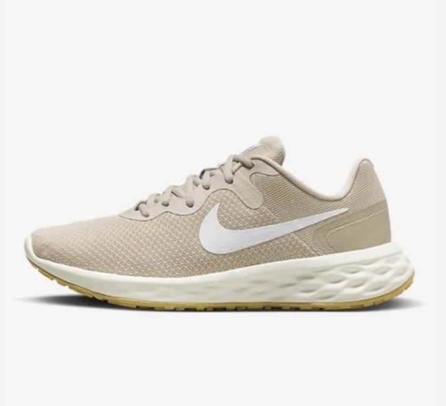 Nike Revolution 6