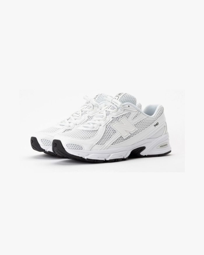 New Balance 740