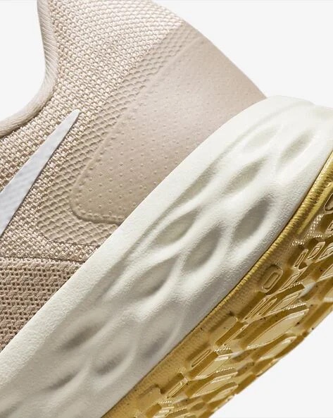 Nike Revolution 6